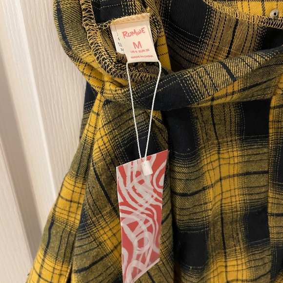 Yellow and black plaid laced skirt - Picture 2 of 3